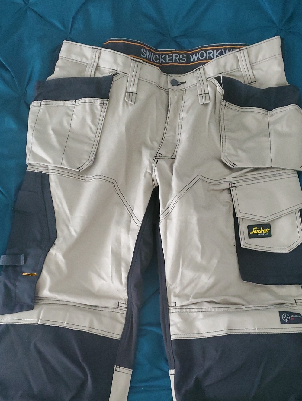 Men’s Beige & Navy Cargo Work Shorts